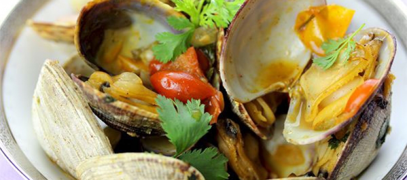 Steamed Clams with saffron